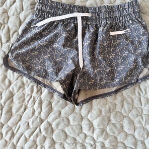 Vuori Women's Gray Patterned Shorts